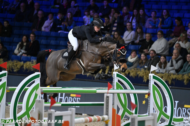 Gudrun Patteet schittert op het podium tijdens Longines Rankingproef van Lier